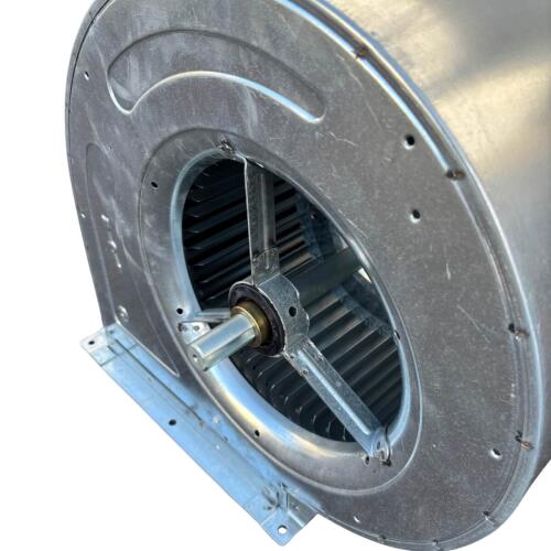 Nicotra AT 12-12 S med fläns. Närbilden tagen snett från höger. Vit bakgrund. 